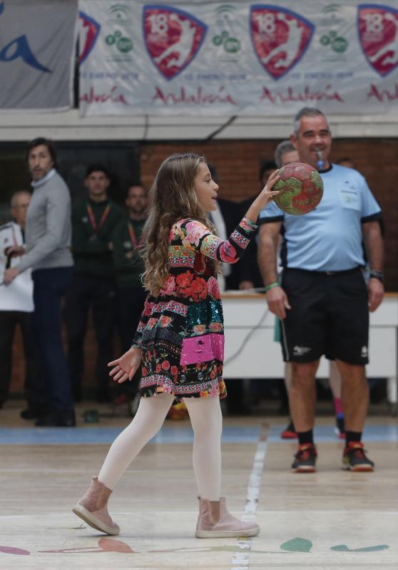 Fotos Homenaje al jugador de balonmano José Luis Pérez Canca que desde